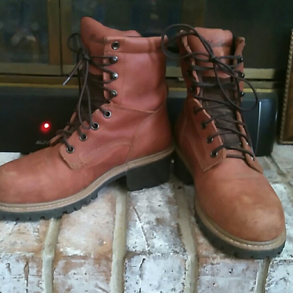 Mens steel toe D width work boot
